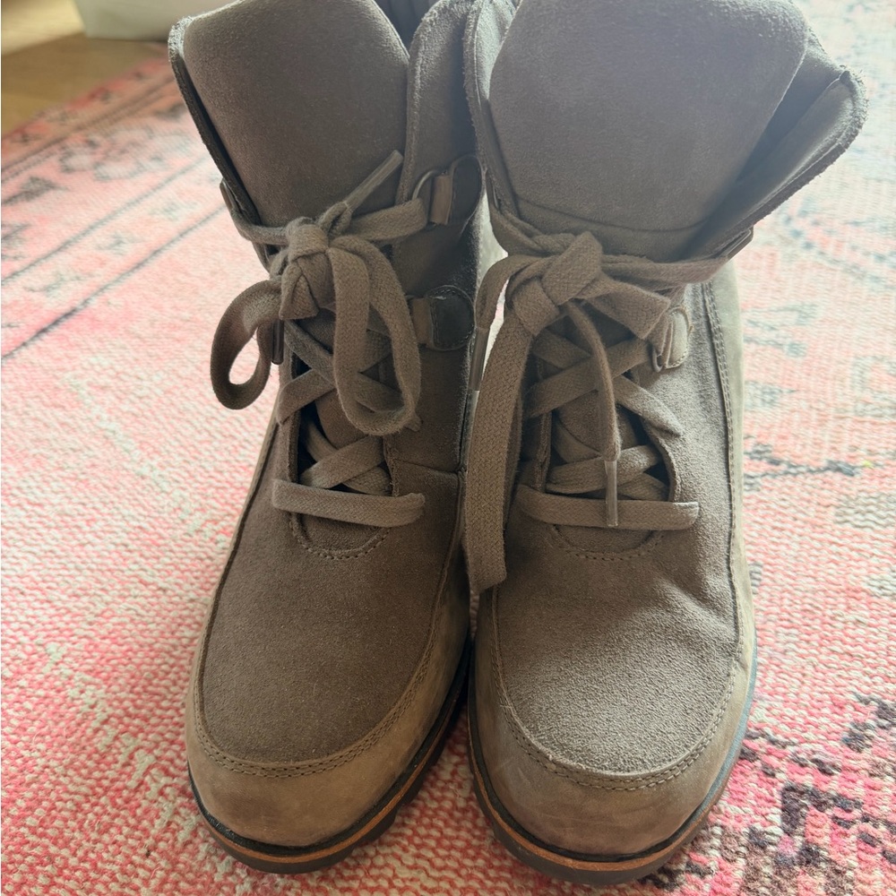 UGG Brown Suede Boots- good as New!